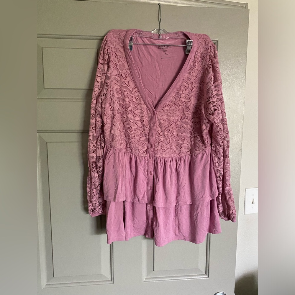 Torrid pink lace top